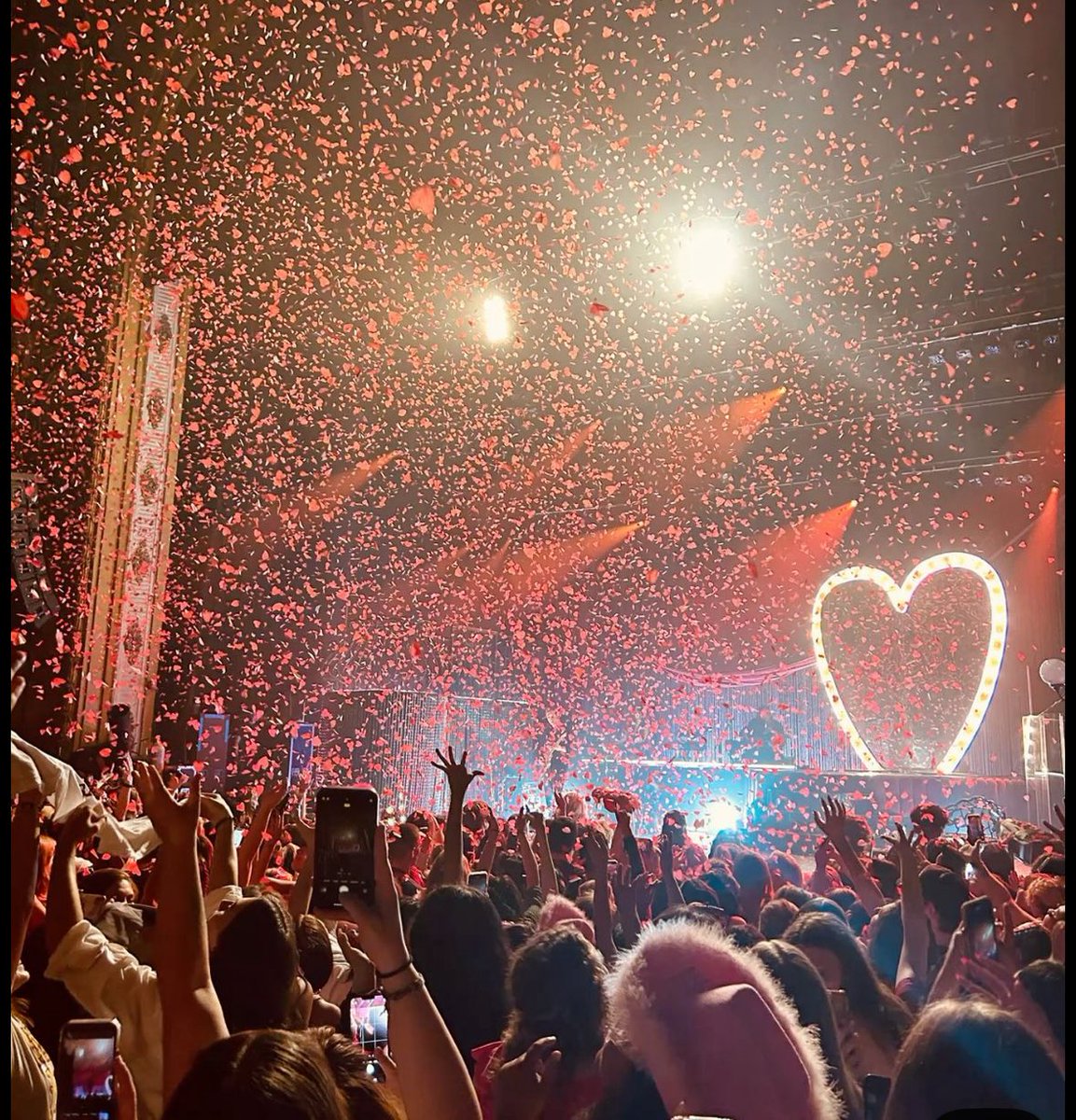 brinlivia's tweet image. on to the next era :,)