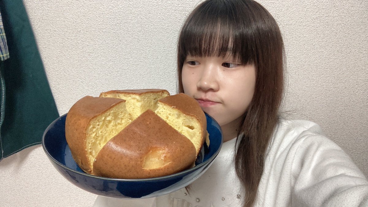 iris_5_tapioca's tweet image. おはよー
プリンは諦めてりんご入り炊飯器ケーキを作ったよー。でかい