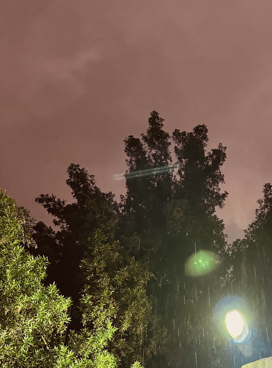 واذا لقيت شخص يحبك كثري 
اوعدك بعد هاليوم ما احبك