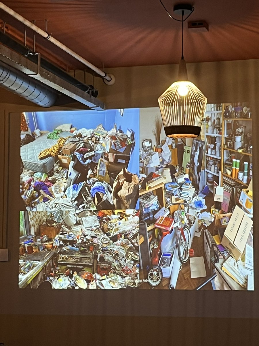 Inspirerende bijeenkomst Amsterdamse aanpak woningvervuiling, zaal vol, ervaringsdeskundigen, professionals, leidinggevenden en bestuurders van gemeente/ggd/zorg/woningbouwcorporaties en goed rapport van de gemeentelijke ombudsman #helesysteemindekamer veel bereikt, veel te doen