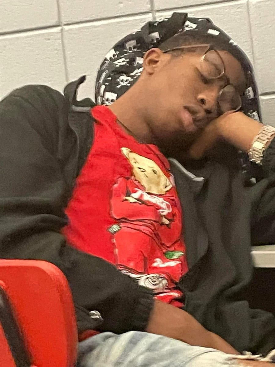 layxsnv's tweet photo. Thanksgiving finna be like : https://t.co/bf1qJLffCw