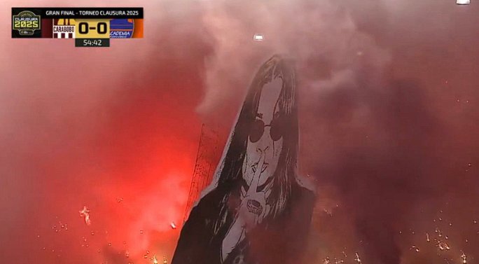 Solamente dos equipos de futbol han presentado tifos de Ozzye Osbourne, uno es el Aston Villa de Inglaterra y el otro el Carabobo de Venezuela