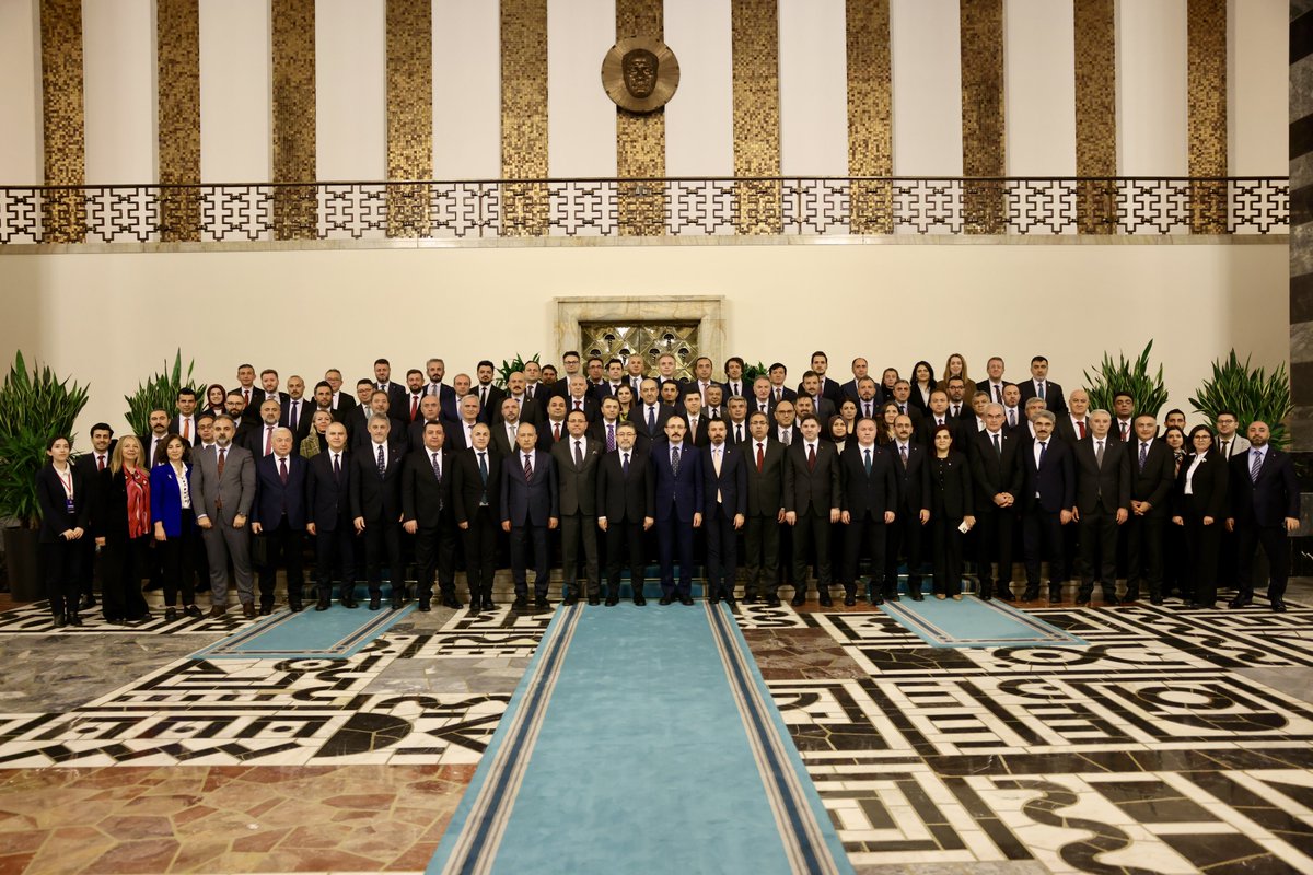 📸 Bütçe Hatırası 

Bakanlığımız ve bağlı kuruluşlarımızın 2026 Yılı Bütçesi, Plan ve Bütçe Komisyonu'nda görüşülerek kabul edildi.

Üretimi ve üreticiyi güçlendirecek bu bütçenin Bakanlığımıza ve ülkemize hayırlı olmasını temenni ediyorum. 

Sürece katkı veren tüm