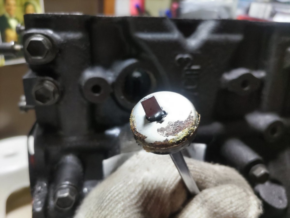 AZ167971606's tweet image. なーんだ簡単じゃねぇか🤣
ウェルチプラグ！？コアプラグ！？普通にプラグ！？どの呼び方が正しいんだ🤔

#マイガレージライフ
#az1自家焙煎珈琲野郎
#F6A
#エンジンコアプラグ