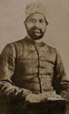 اصغر گونڈوی سے ملے تو بولے کچھ نیا کہا ہے تو سناؤ۔ اصغر نے غزل پڑھنی شروع کی۔ اس شعر پہ پہنچے تو ڈاکٹر اقبالؔ آبدیدہ ہو گئے، بار بار پڑھواتے۔ بالآخر بولے، “اصغر، یہ تمہارا شعر نہیں، اُدھر کا فیض ہے۔”

سنا  ہے حشر  میں  شان کرم بیتاب نکلے گی
لگا رکھا ہے سینے سے متاع ذوق عصیاں کو