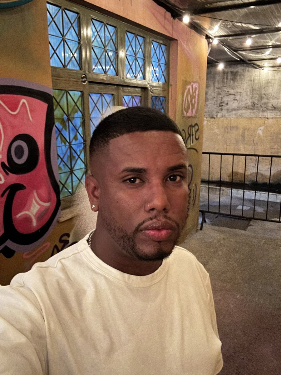 Matth_ledd's tweet image. Vai enganando o desejo de boca em boca
Mas sabe, só eu faço bem.