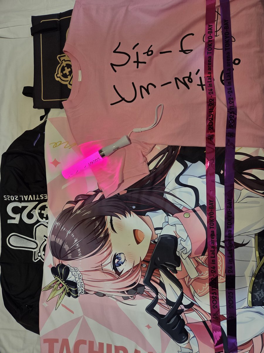 ぶいすぽフェス三日間お疲れ様でした！

たぶん、人生初めてこんなフル装備でライブ参加しました！
#ぶいすぽフェス2025