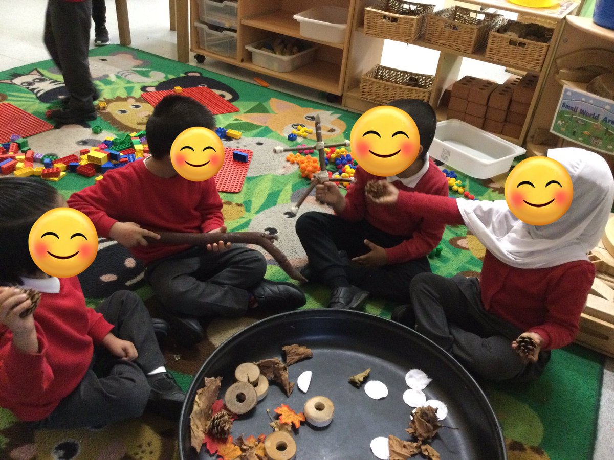 LeighPrimary's tweet image. Nursery/Reception children enjoyed exploring the Autumn objects and talked about stickman. They took turns showing each other the different objects and naming some of them. @voice21oracy #Autumnobjects #stickman #UTW #PD #takingturns #lifelonglearners