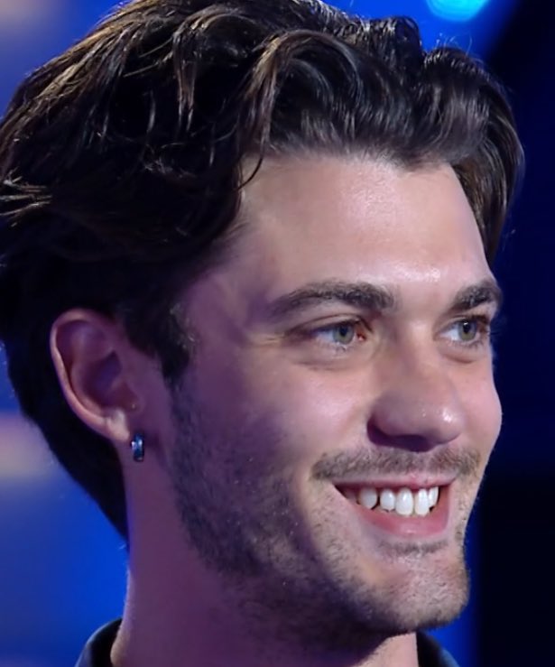 pazienzafinita_'s tweet image. quanto è brutto porcodio non riesco più a guardarlo