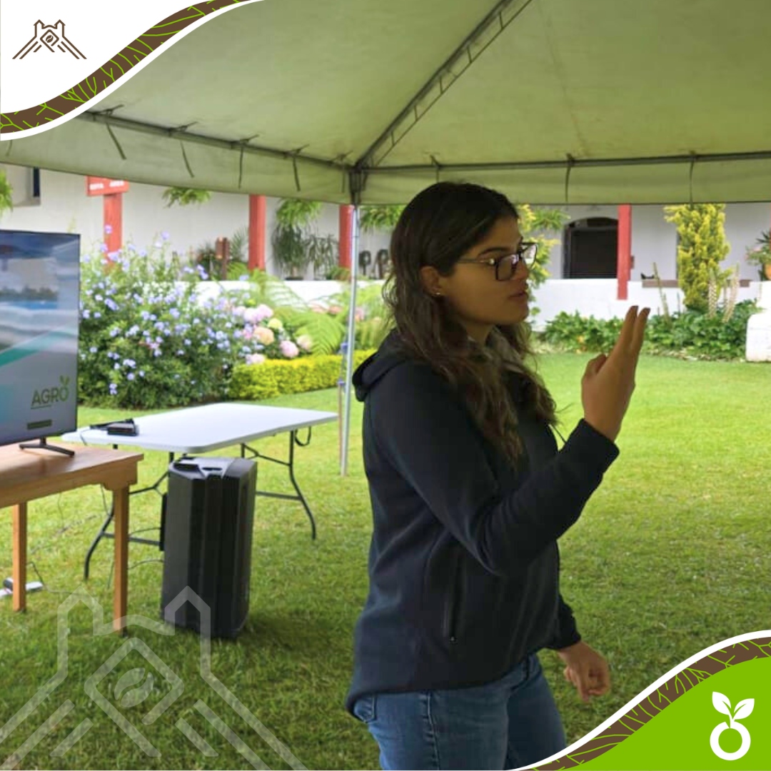 Esta capacitación, impartida por el equipo de Ambiente de Progreso, se centró en temas para de buenas prácticas: el manejo adecuado de desechos sólidos y el uso responsable del agua.  💧

#ClasificaciónDeDesechos #CulturaAmbiental