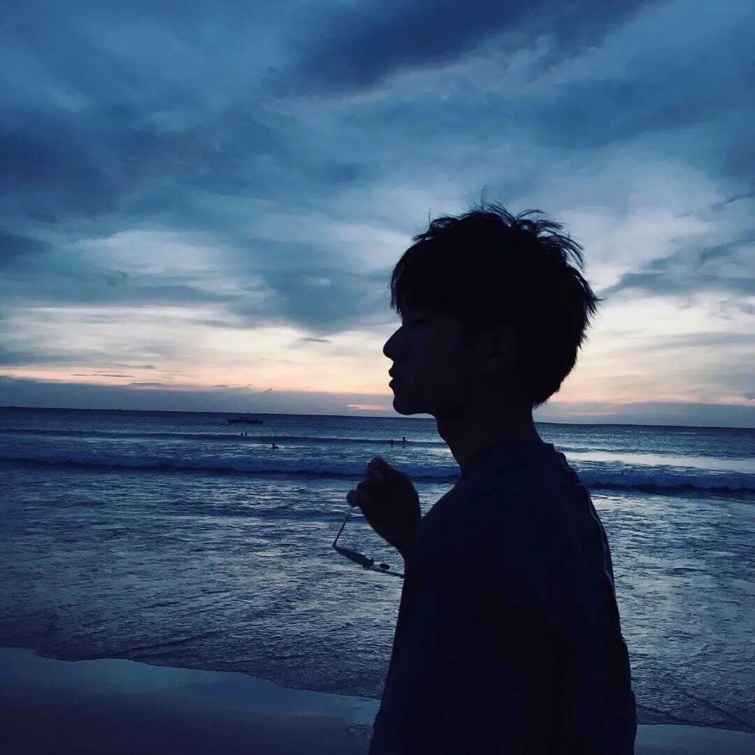 Live in the moment.🏨🧨🎬⛵715
soul heart kindness while chase your dreams. energy energy time life mind