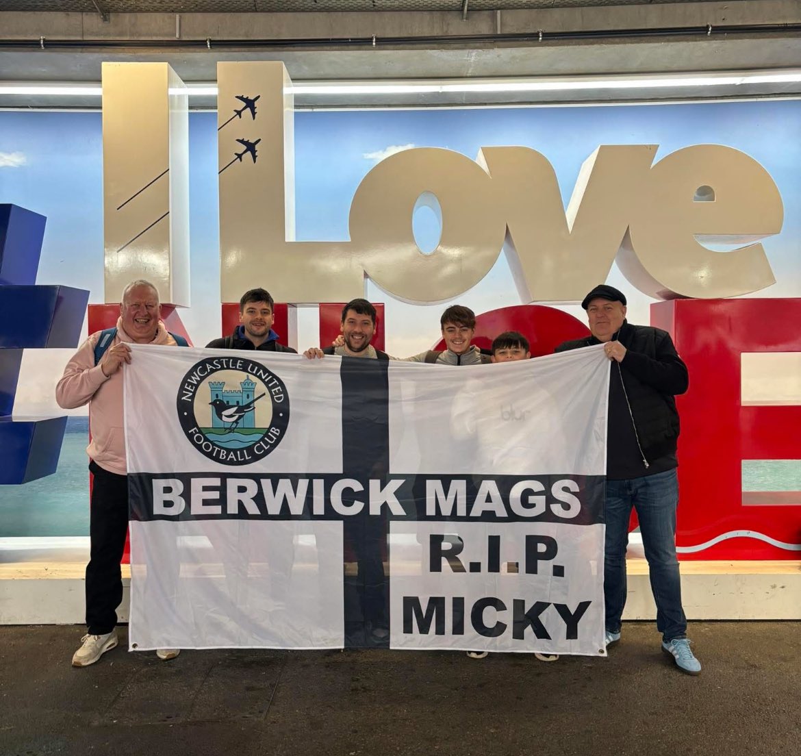 RyanForsyth23's tweet image. No flags. No colours. Keep safe. Mags abroad. What a day #nufc