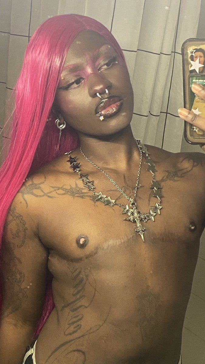 Demianstrg's tweet image. i love pink