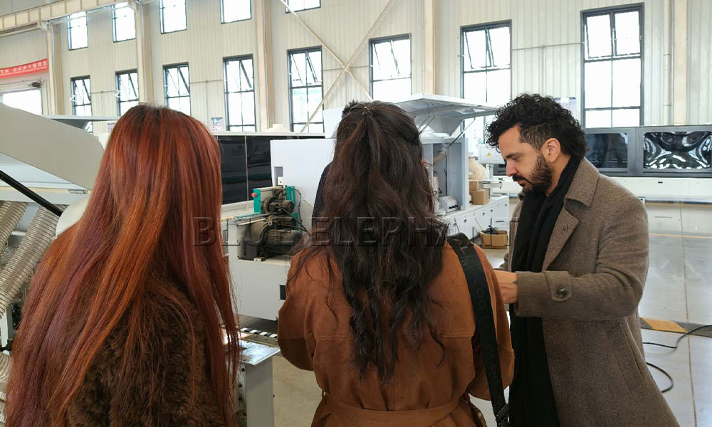 ElephantCnc's tweet image. We were excited to host our Brazilian customers today! They toured a variety of machines — including CNC routers , edge banding machines.
☎Contact us !
elephant-cnc.com 
+86-15064026772
#edgebander #edgebandingmachine #engraving #woodwork #cncrouter #cnc #cncwood #review