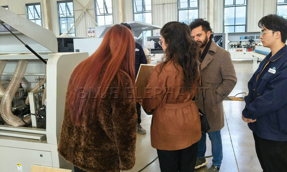 ElephantCnc's tweet image. We were excited to host our Brazilian customers today! They toured a variety of machines — including CNC routers , edge banding machines.
☎Contact us !
elephant-cnc.com 
+86-15064026772
#edgebander #edgebandingmachine #engraving #woodwork #cncrouter #cnc #cncwood #review