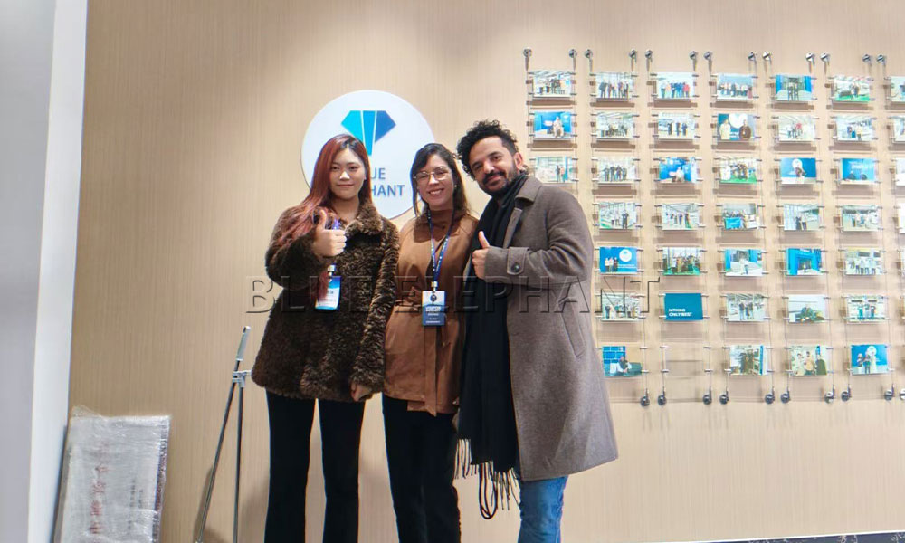 ElephantCnc's tweet image. We were excited to host our Brazilian customers today! They toured a variety of machines — including CNC routers , edge banding machines.
☎Contact us !
elephant-cnc.com 
+86-15064026772
#edgebander #edgebandingmachine #engraving #woodwork #cncrouter #cnc #cncwood #review