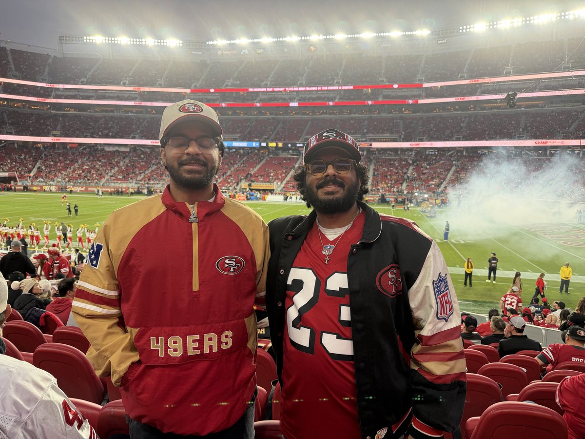 soby0x's tweet image. Our Dad came to America after watching Joe Montana play 

They used to watch Ronnie Lott and the guys get it done on the only TV in their village near Faisalabad 

He immigrated to California in 1995 and the rest is history. 
@49ers