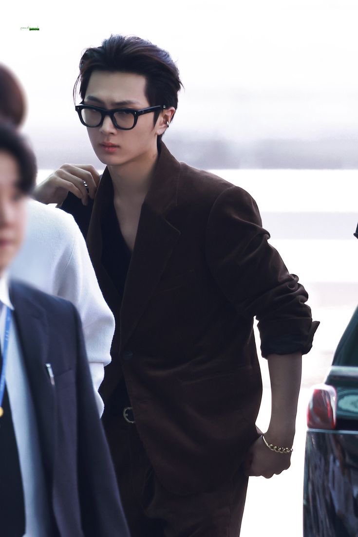 celestiaIjay's tweet image. mad again, HE NEEDS TO RMBR HIS ROCK CHIC ROOTS