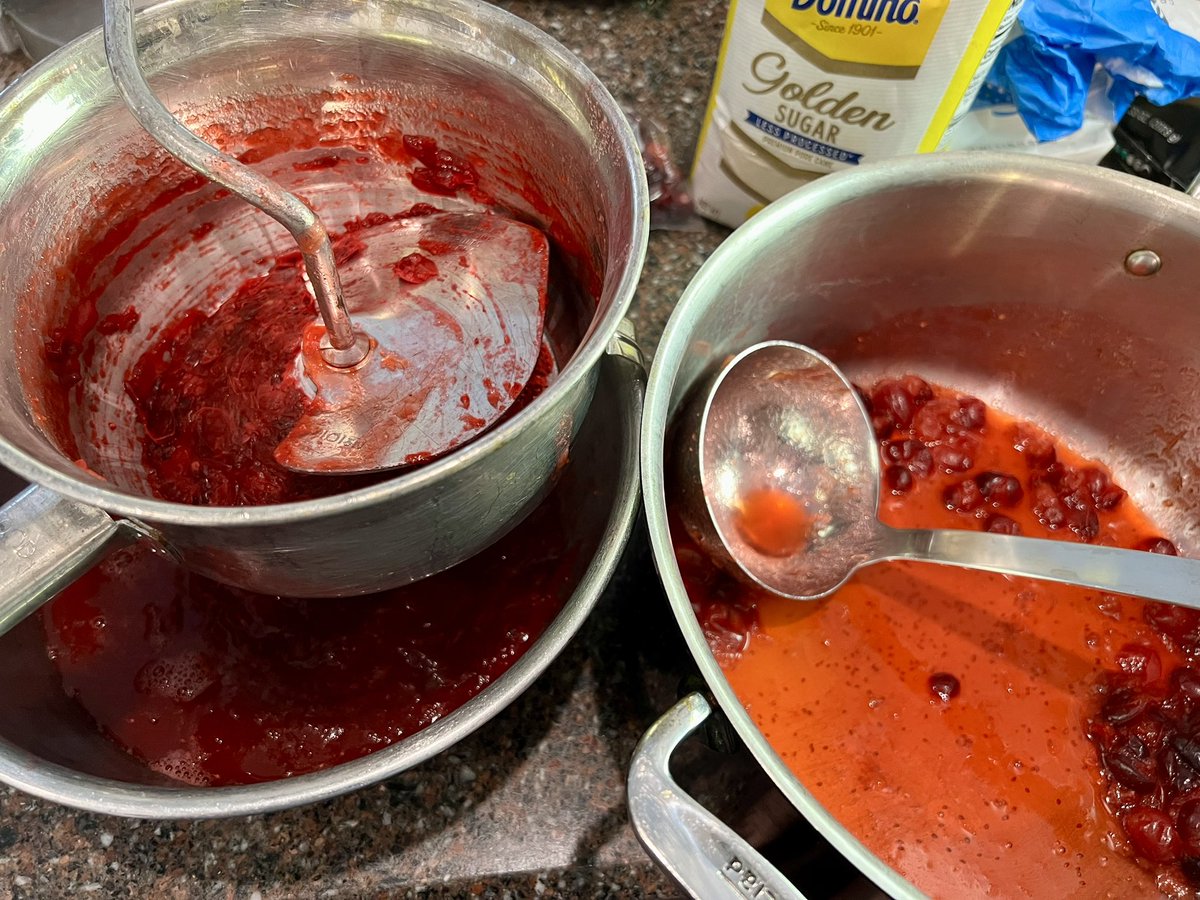 ChefSusanYtt's tweet photo. Getting ready for Thanksgiving with old fashioned cranberry jelly, cornbread muffins and other sides!
#chefsusanytterberg #orlandopersonalchef 
https://t.co/Yqz0YbDsyn https://t.co/uWbXTUTeqf