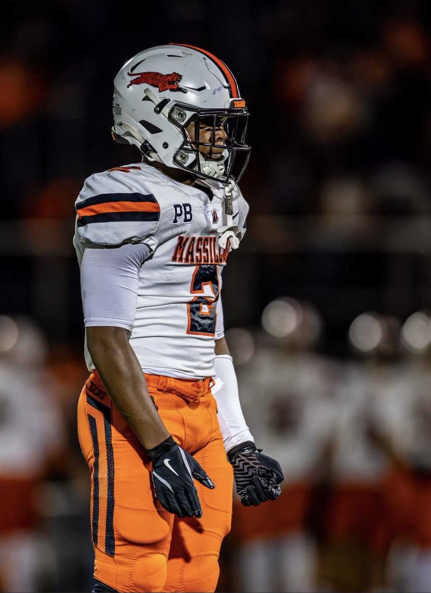 JUNIOR SZN - 13 GAMES PLAYED

Offense 
18 Carries
155 Yds
4 TDs
8.6 YPC

Defense
70+ TKLs
13 TFLs
5 FF
1 FR
2 SCKs
11 QB PRESSURES
1 PBUs
🎥 hudl.com/v/2TFNKA
<a href="/EdwinGlick/">Edwin Glick</a> <a href="/CoachTMcGuire1/">Travis Mcguire</a> <a href="/CoachKent34/">Coach Kent</a> <a href="/CoachNMoore/">Nate Moore</a>