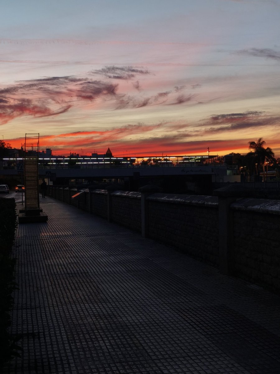 hse1724's tweet photo. Que bonito ha estado el cielo últimamente y yo he podido echarle fotitos :) https://t.co/Vw2Aep4vU9