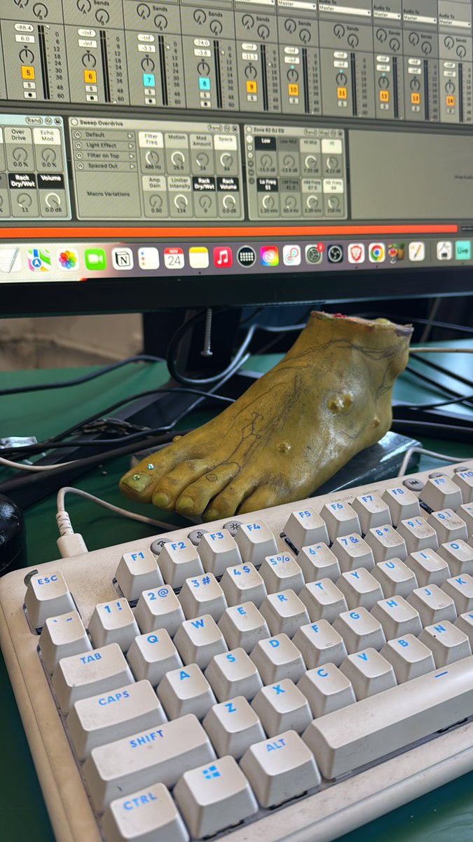 The foot pic u didn’t ask for