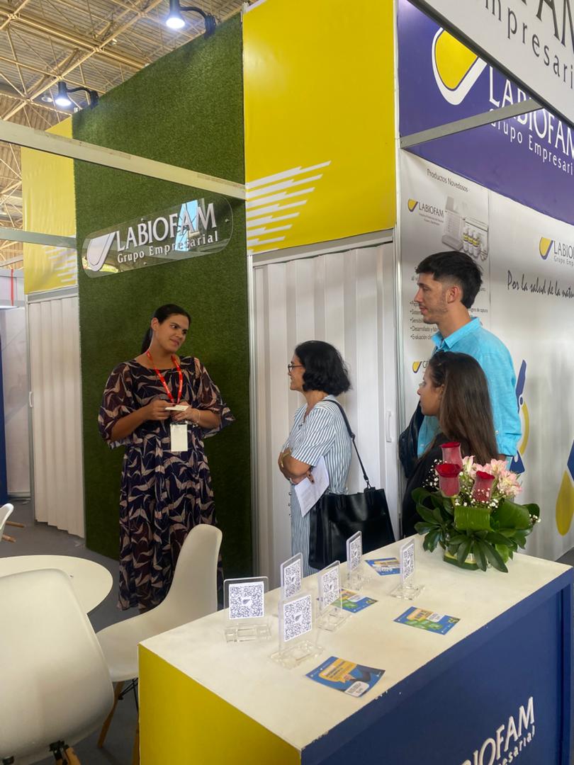 rbancaria1964's tweet photo. ¡Orgullo cubano en acción! 🇨🇺✨
Directivos y especialistas de BICSA dijeron presente en #FIHAV2025, mostrando cómo nuestros servicios financieros impulsan la energía y el crecimiento de la economía nacional. 💡💼
#BICSA #Cuba #ServiciosFinancieros #ExpoCuba #CuentaConmigo https://t.co/4BNORscgEC