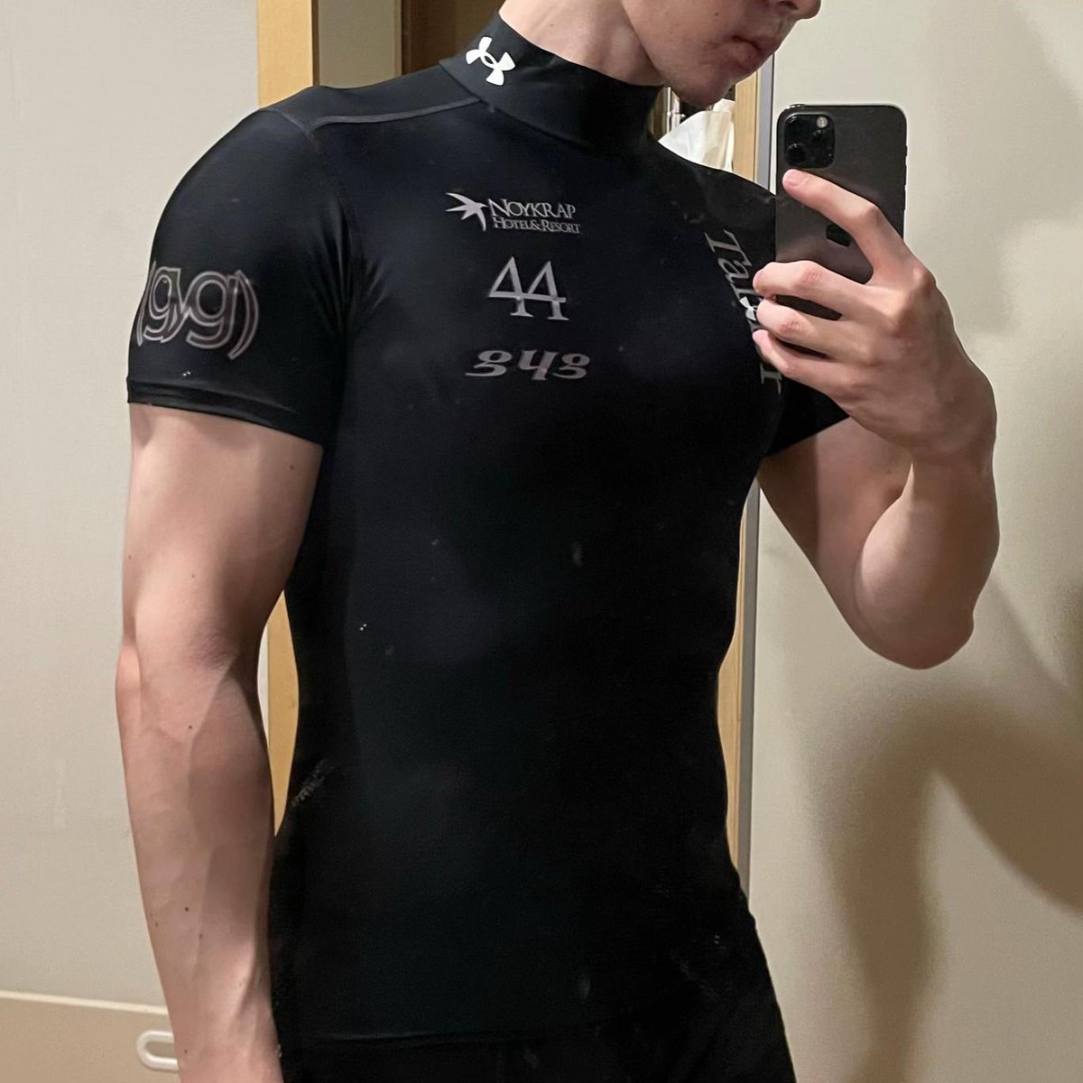 honjorofl's tweet image. I woke to see this new pic and wdym 
&apos;c u next year&apos; ??!!! 👀👀
#TABBER #태버