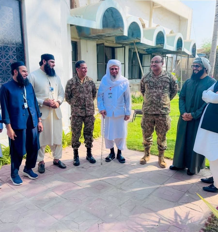 PAK_Defence_'s tweet image. ڈی جی آئی ایس پی آر نے پاکستان کی نوجوان نسل کے لیے پروپیگنڈہ کی دیوار کو توڑ کر حقائق واضح کیے۔ فوج اور مدارس کے درمیان پھیلائے جانے والے غلط بیانیہ کا خاتمہ کیا گیا، تاکہ نوجوانوں کو درست معلومات فراہم ہوں اور قومی اتحاد مضبوط ہو۔
#DGISPR