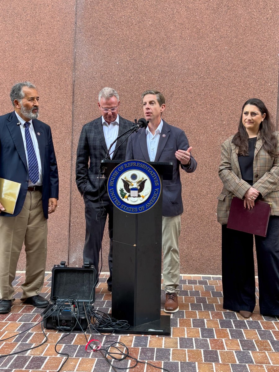 RepMikeLevin's tweet image. I joined my colleagues outside of the federal building where ICE detainees are reportedly being held to conduct oversight. It’s our duty and our right.