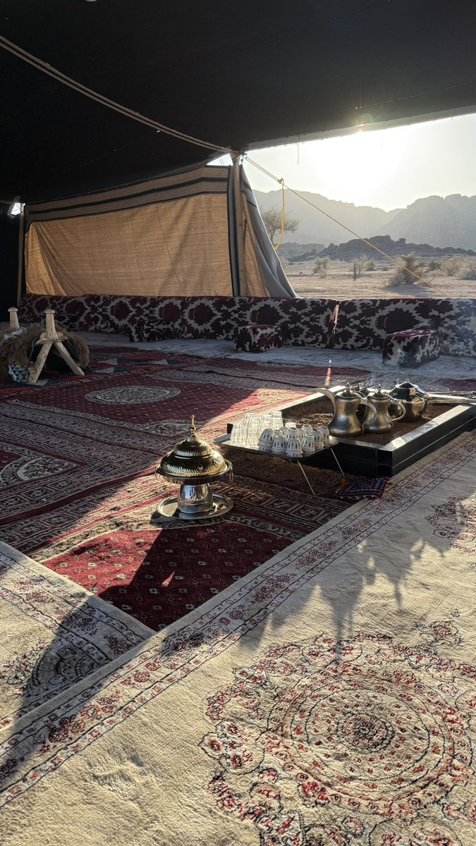 من طاب أصلهُ، طاب فعلهُ، فَلا يُثمرُ الغصنُ
 إلّا من طيبِ الجُذور .