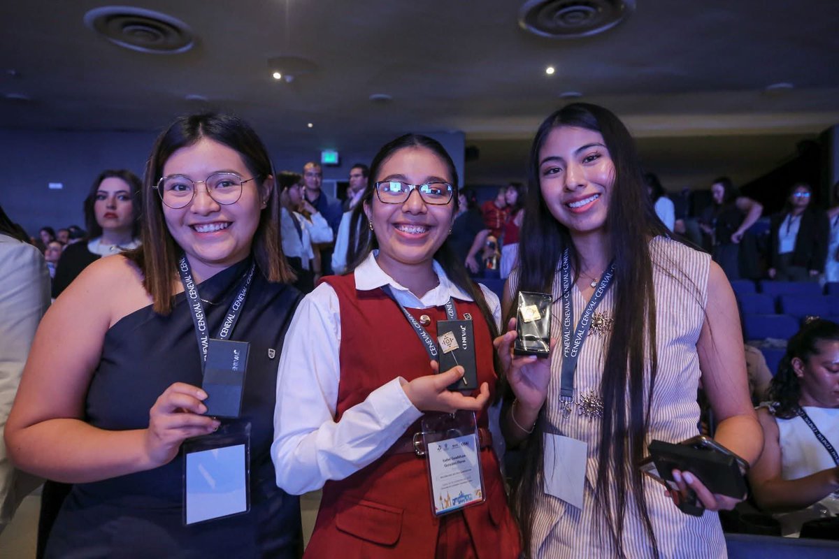 Fue un honor ser anfitriones en <a href="/udg_oficial/">Universidad de Guadalajara</a> de la premiación <a href="/SomosCeneval/">CENEVAL</a> a quienes alcanzaron el nivel de excelencia en el #EGEL.

En una ceremonia muy especial, celebramos a 6,544 egresadas y egresados de instituciones de todo México, 427 de nuestra Casa de Estudio, que