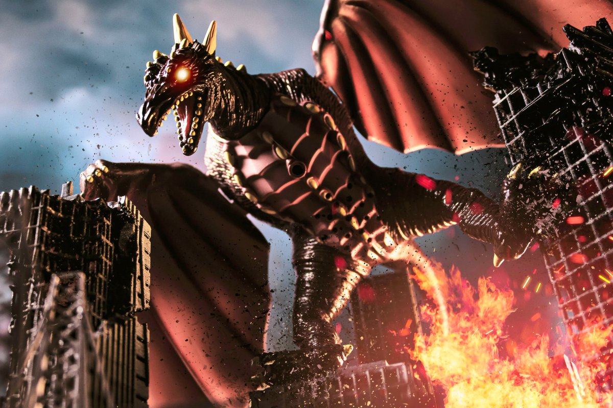 Revolphoto23's tweet image. Fiery freakout.

Rodan comes in for a hot landing in today&apos;s figure shot!

In frame is the ten inch electronic Rodan from Trendmasters.

#Godzilla #Godzillafanart #trendmasters #toyphotography #toyphoto #photography #Kaiju