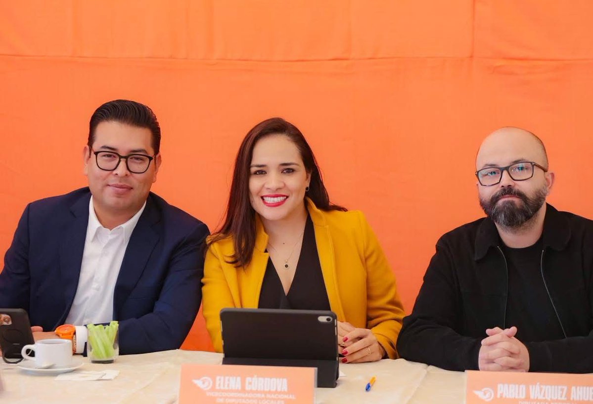 En la Plenaria de nuestra #BancadaNaranja 🟠, coordinamos esfuerzos para impulsar derechos básicos: agua, transporte público digno, mejores salarios y una jornada laboral justa. 
Además, llevamos a nuestros legisladores a conocer el hermoso #Congreso de #Puebla. 🏛️🍊