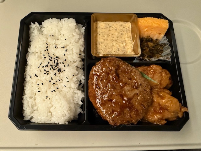 kyarochan93's tweet image. 昨日のブログを更新しました〜♪
【大阪に行ってきました～～～♪　1日目】 plaza.rakuten.co.jp/daisukikyaroch… #r_blog 
#品川駅　#新大阪駅　#東海道新幹線　#新幹線　#お弁当　#夕食