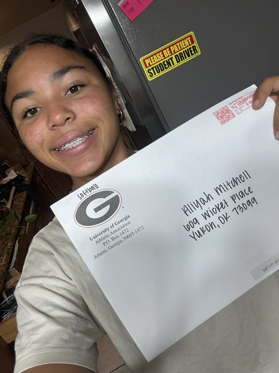 Aliyah2028's tweet image. Thank you @ugasoftballcamp @Syd_finch for the mail! Im excited to attend camp and learn lots more about your program! @Topsiswear @MSPtakeover @SoftballOnSI @DiamondAddicts #dawgs #des @EpicNational16u @Epic__SB