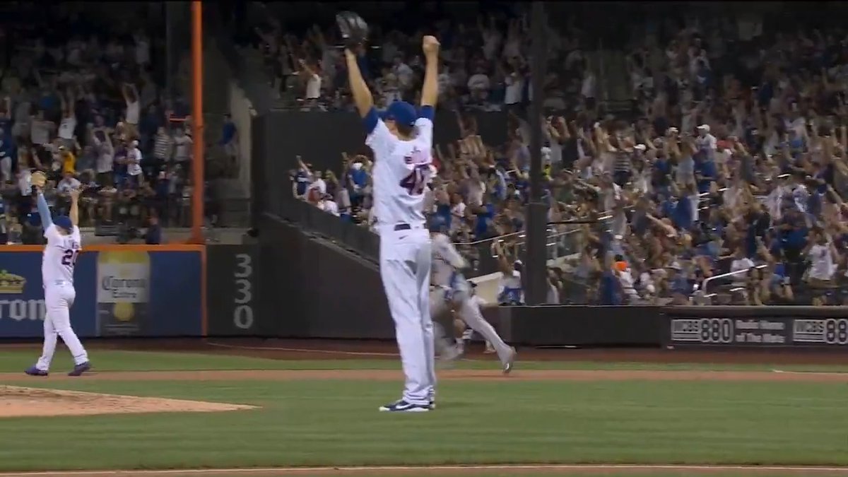 Back in 2022, Brandon Nimmo made a ridiculous catch in center field with Jacob deGrom on the mound in a game against the Dodgers ⏪

Now the two are reunited in Texas 🤝 