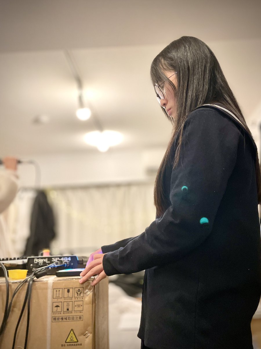 kodokubu's tweet photo. いよいよ今週末の土日が公演です！
lofi  hiphop×ポエトリーリーディングによるライブな音楽劇にアレンジの『どうせなにもみえない』。屋上で上演予定です。

天気良さそうなので無事屋上でやれそうかも！
まだまだお席ありますので、関西の方ぜひに！！
詳細・予約👉 https://t.co/jlNLl3V8jd https://t.co/EWvyfPO6dt