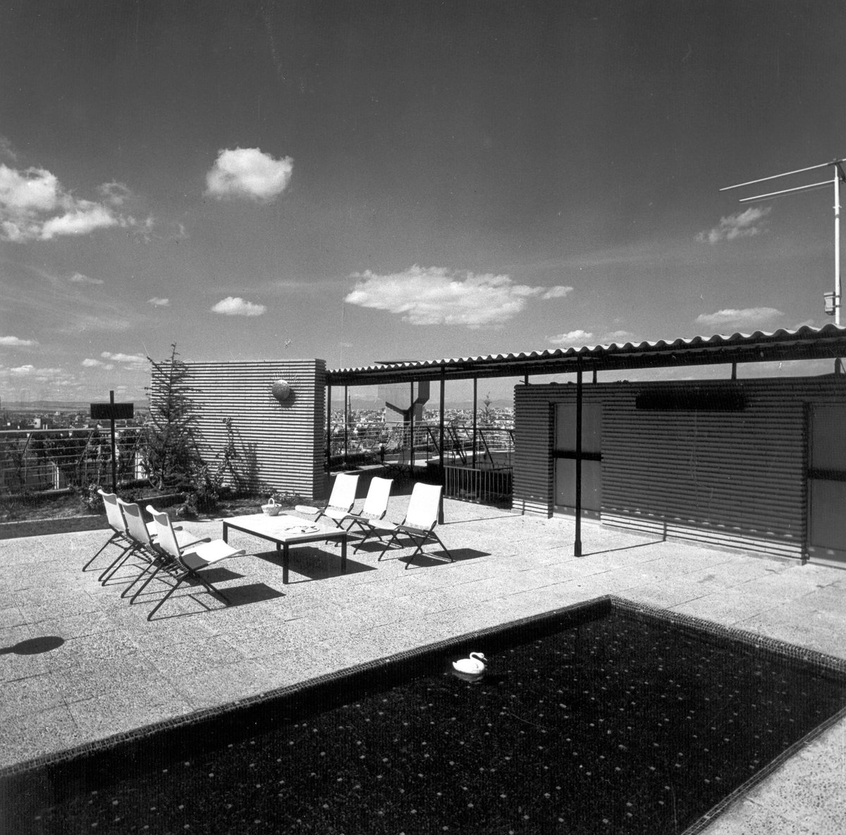 TRES60Blog's tweet image. Detalles del Edificio de viviendas y oficinas en la calle O´Donnell, 33, Madrid (Spain). Proyectado por Antonio Lamela en 1956.

#arquitectura #AntonioLamela #LamelaArquitectos #Madrid