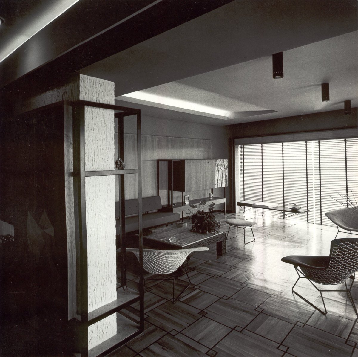 TRES60Blog's tweet image. Detalles del Edificio de viviendas y oficinas en la calle O´Donnell, 33, Madrid (Spain). Proyectado por Antonio Lamela en 1956.

#arquitectura #AntonioLamela #LamelaArquitectos #Madrid