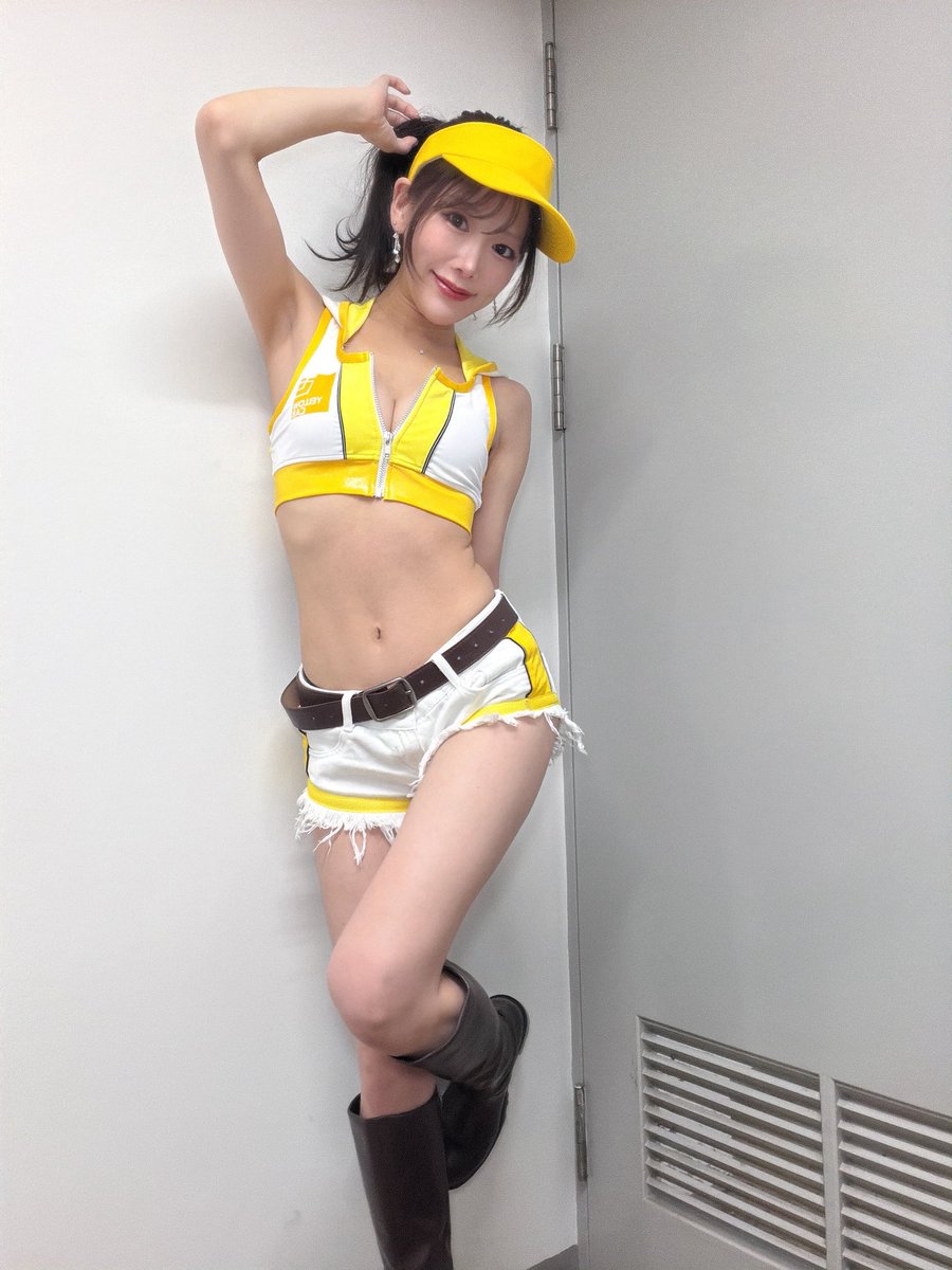 あ*す様 ディースクエアード イエローペイント クールガール RT @saya_py0n3: 日曜日は北九州にてっ🚄💕︎ ラウンドガールのお仕事