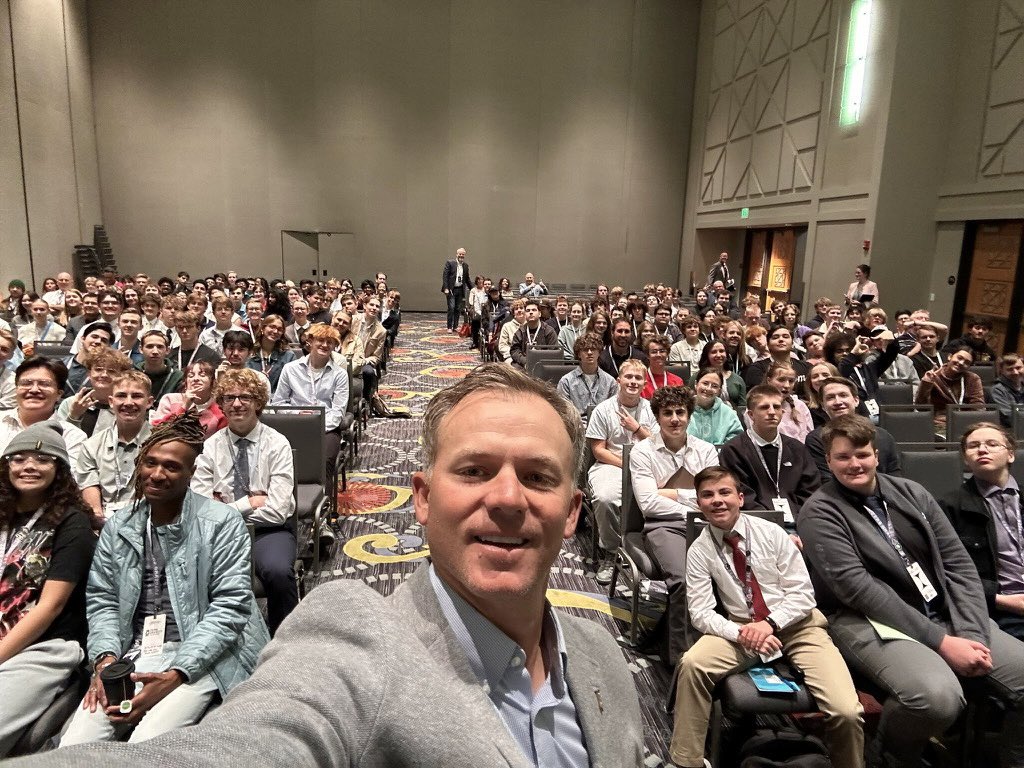 RepBlakeMoore's tweet image. 47G hosted its annual Zero Gravity summit, and I was honored to speak to the most important and fun group—high school students! These students from all across Utah came to learn more about how they can contribute to the vital aerospace and technology industries. They were engaged…