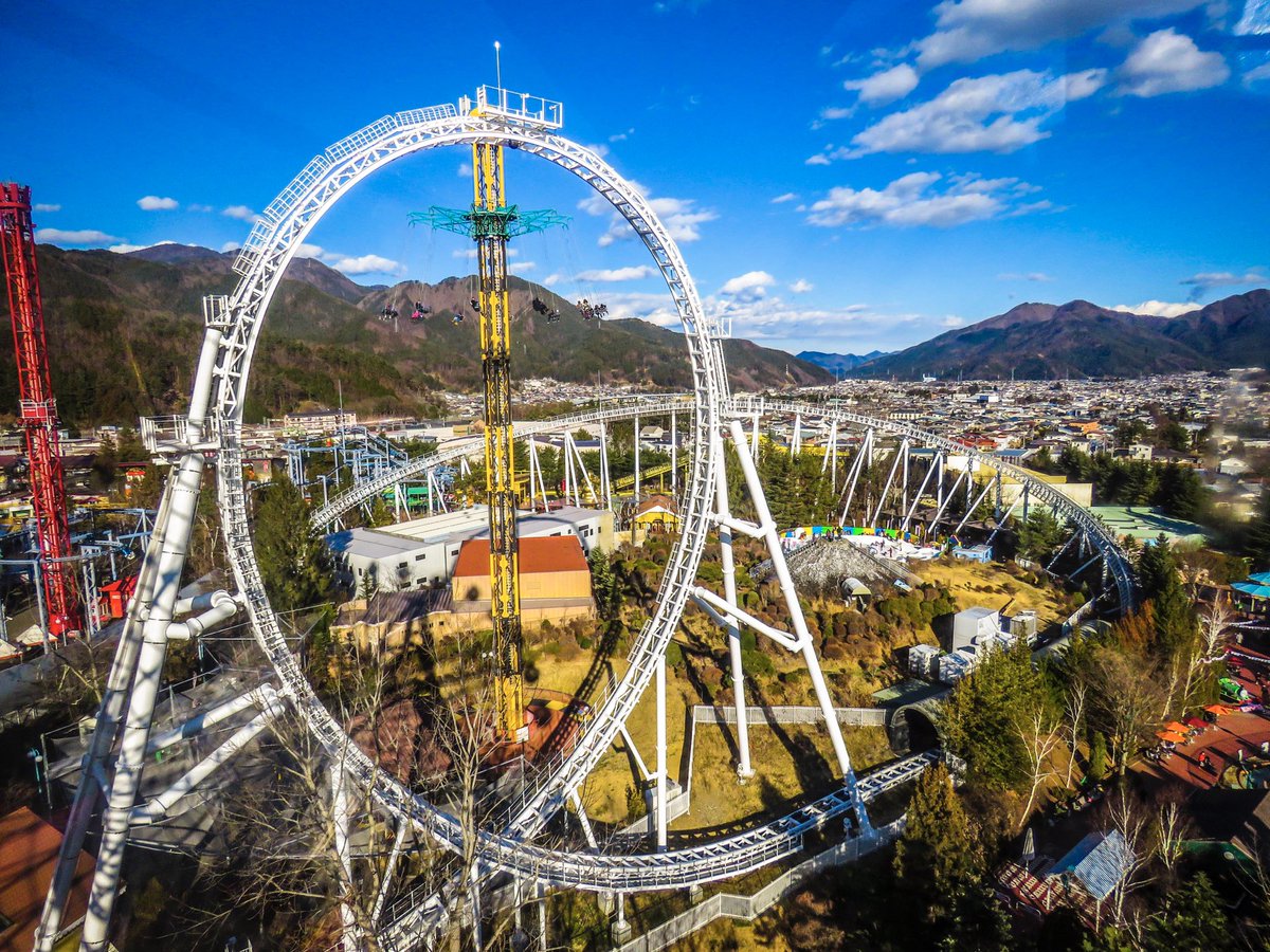 Dododonpa originally operated with a top hat before it was removed and replaced by a massive vertical loop for the remainder of the coaster’s lifespan. While the loop was impressive, I wish the top hat would have stayed around. 🇯🇵