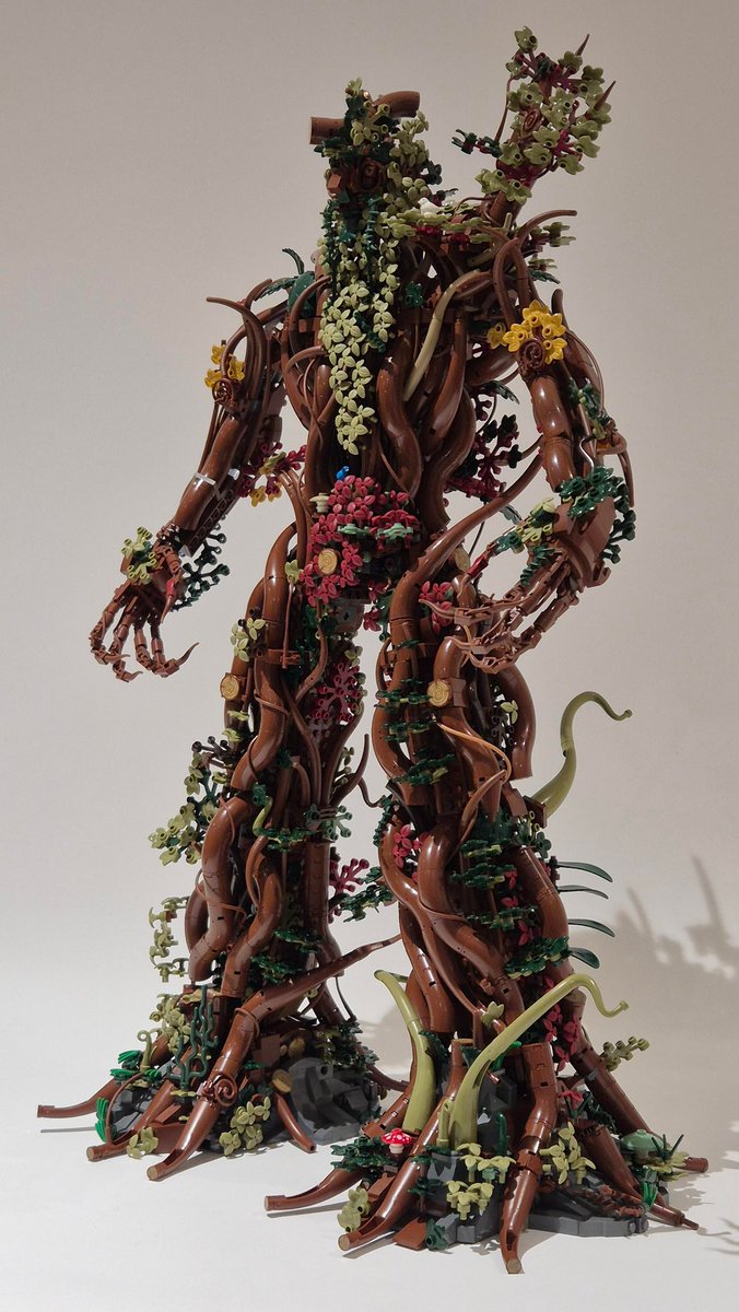 LEGOBrickBros's tweet image. Treebeard!

MOC by BenA_78 (Reddit)

#LEGO #LotR #Treebeard