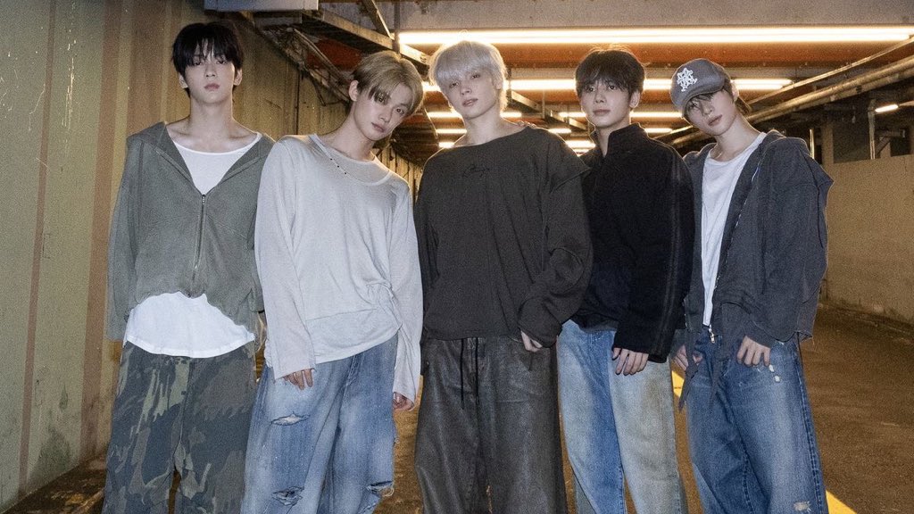 closetobeomgyu's tweet image. this was such an insane year people r gonna look back on it years later and be like i Wish i were here for this