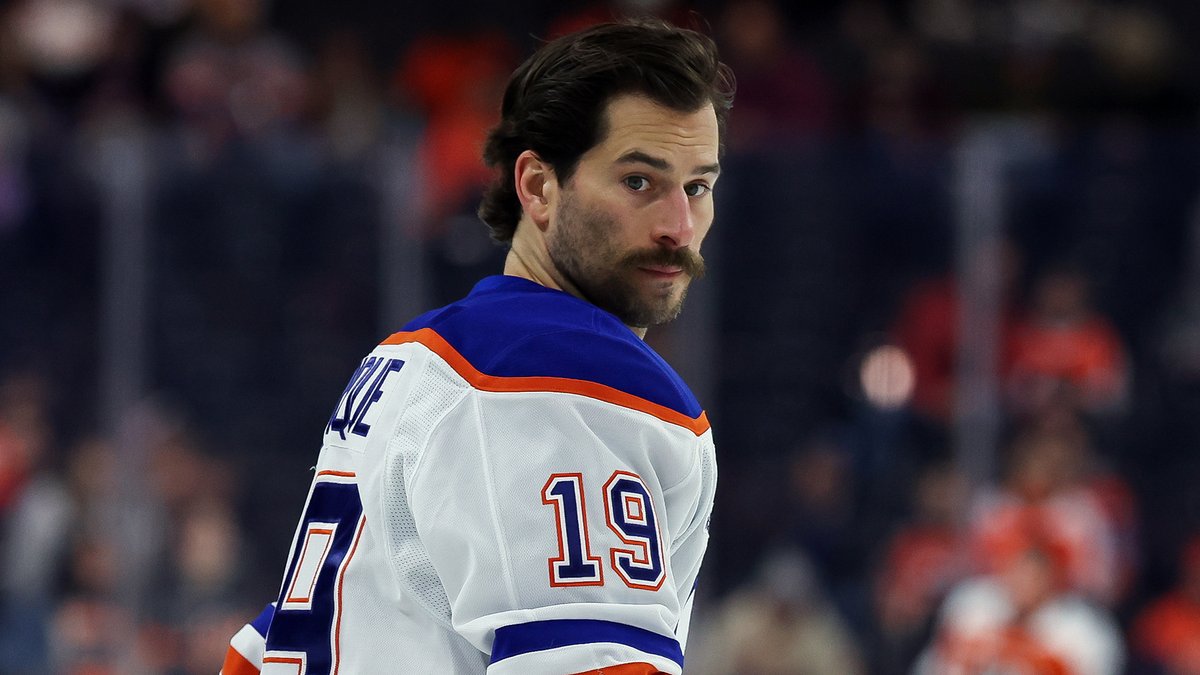 We're in the thick of 'stache szn 👨🏻

The #Oilers are proud to support Movember &amp; you can too by donating at Movember.com or purchasing a Stuart Skinner moustache hoodie via <a href="/IceDistrictAuth/">ICE District Authentics</a> with proceeds going to <a href="/MovemberCA/">Movember Canada</a>.

🛒➡️ icedistrictauthentics.com/collections/me…