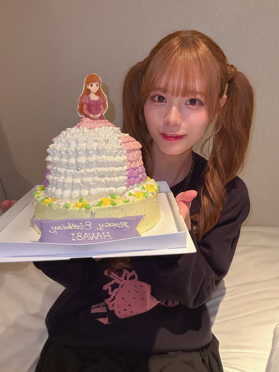 hanabi_seitan's tweet image. 【報告】
カンパやメッセージカードなどご協力ありがとうございしました。
今回用意させていただいたものは
ケーキ、スタフラ、花束、メッセージカード、アルバム、うちわ、会場装飾
になります。