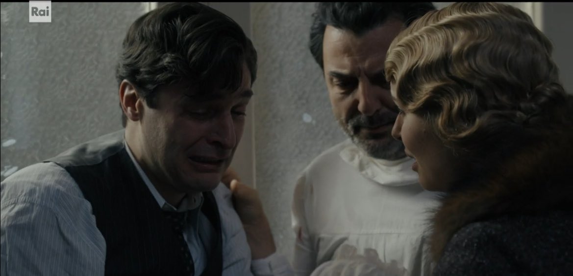 Sabrina97196114's tweet image. Un finale straziante 😭😭 

Interpretazione magistrale, toccante, intensa

"Non dimenticarti di me"
"Mai" 💔 

#IlCommissarioRicciardi3