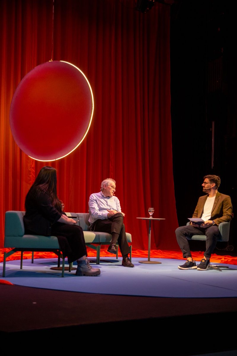 🟠#BurocraciaCreativa aterrizó 🛬 en LATAM de la mano de <a href="/JAB_uy/">JAB!</a>🇺🇾
🎙️En el primer panel nos acompañó <a href="/mordecki/">Daniel Mordecki</a>, Director Ejecutivo de <a href="/agesic/">Agesic</a> para reflexionar sobre los desafíos de las #Administraciones #Publicas en la era de IA 🤖 <a href="/SalaVerdi/">Sala Verdi</a>