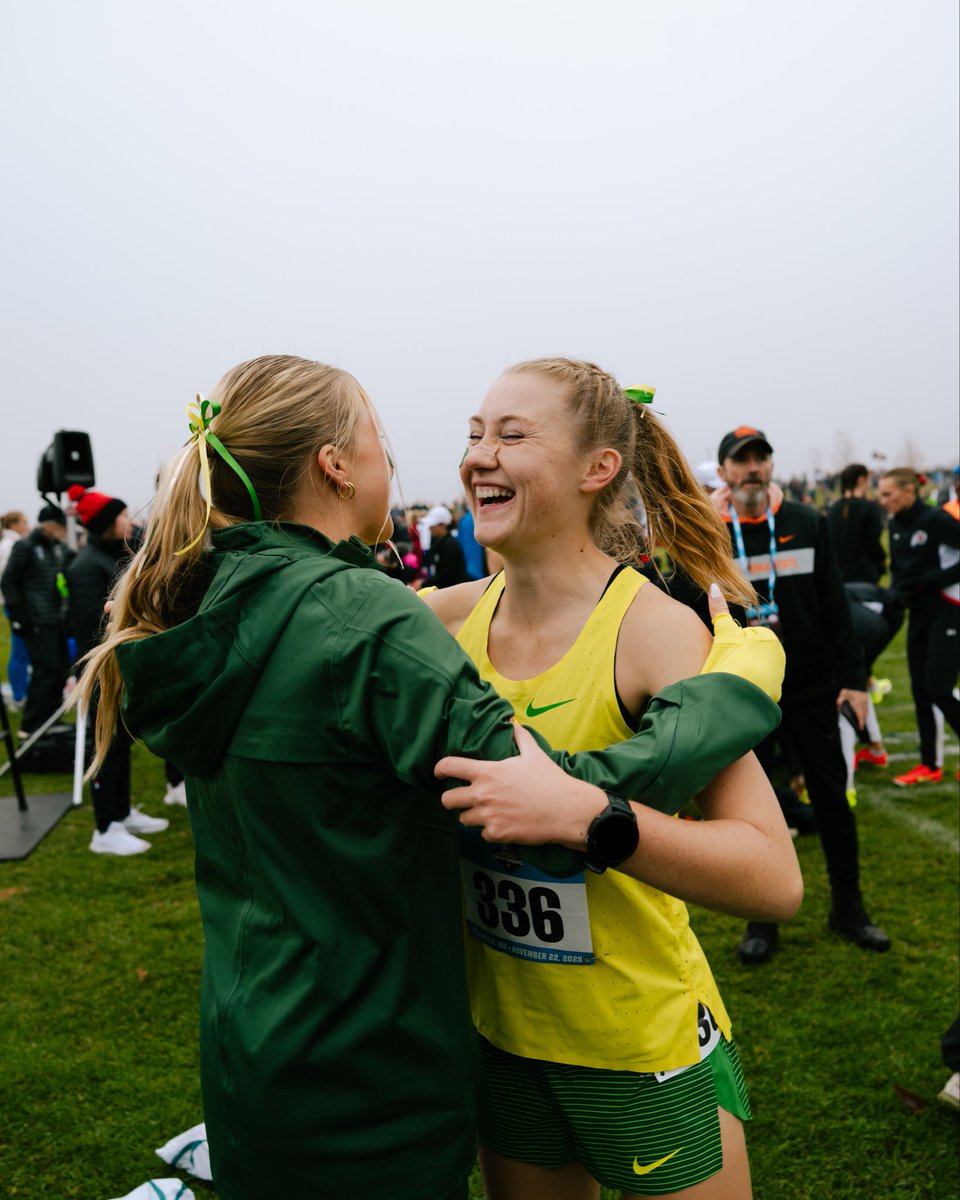 OregonTF's tweet image. Left with some hardware. What a season for the Women. 3rd in the nation.
#GoDucks